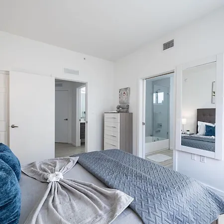 Subtle 2 Bed In Edgewater Downtown With Free Parking Appartement